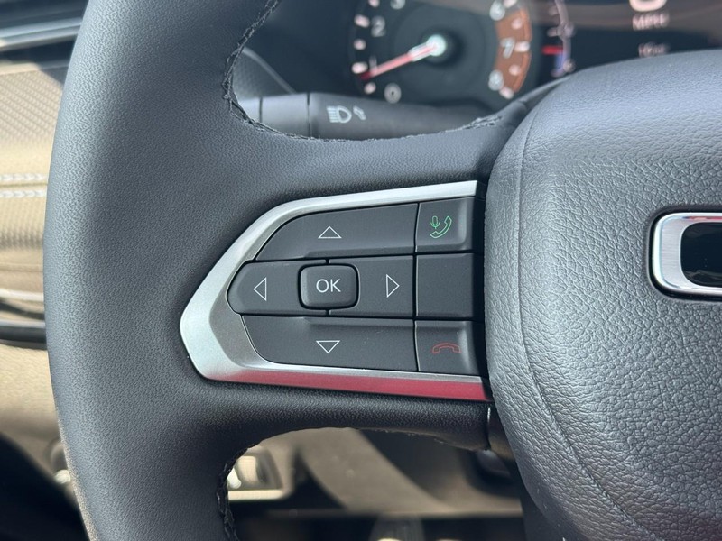Jeep Compass Vehicle Full-screen Gallery Image 14