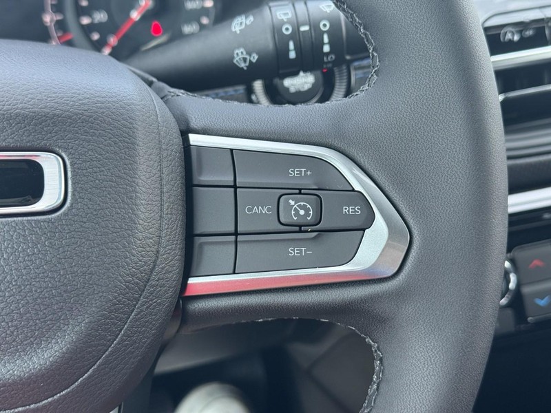 Jeep Compass Vehicle Full-screen Gallery Image 15