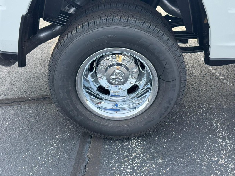 Ram 3500 Vehicle Full-screen Gallery Image 3