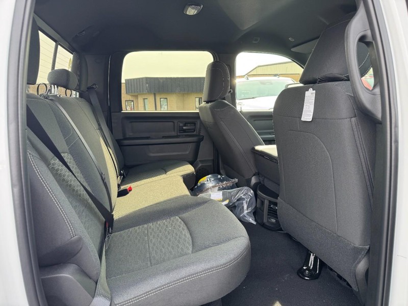 Ram 3500 Vehicle Full-screen Gallery Image 5