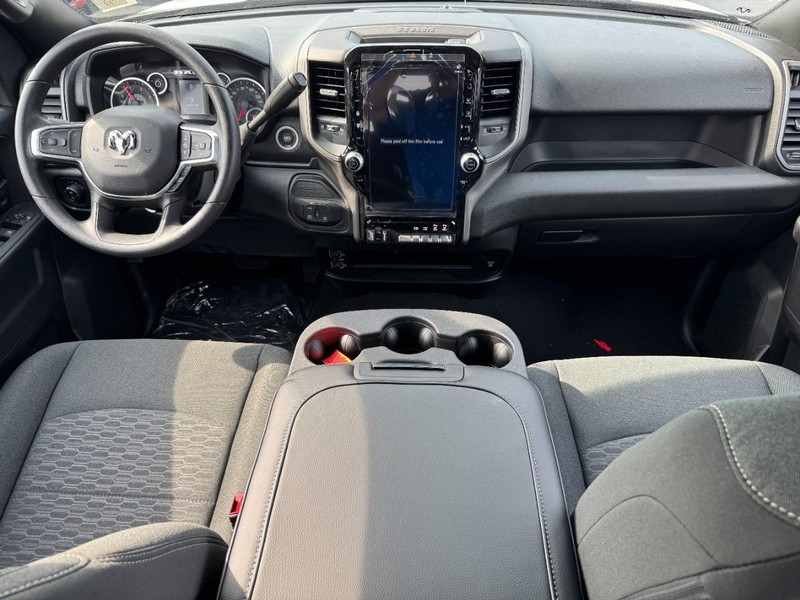 Ram 3500 Vehicle Full-screen Gallery Image 6