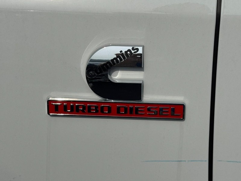 Ram 3500 Vehicle Full-screen Gallery Image 9