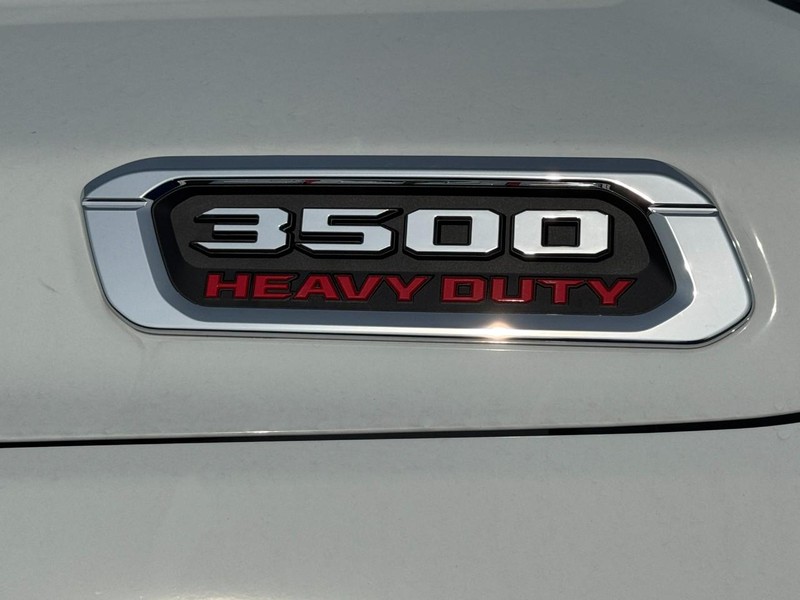 Ram 3500 Vehicle Full-screen Gallery Image 10