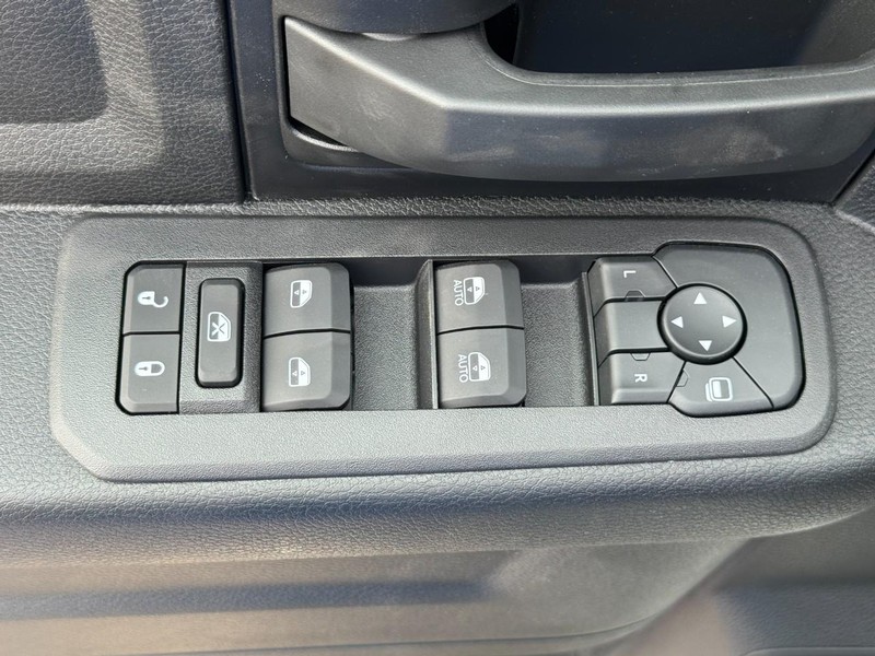 Ram 3500 Vehicle Full-screen Gallery Image 11