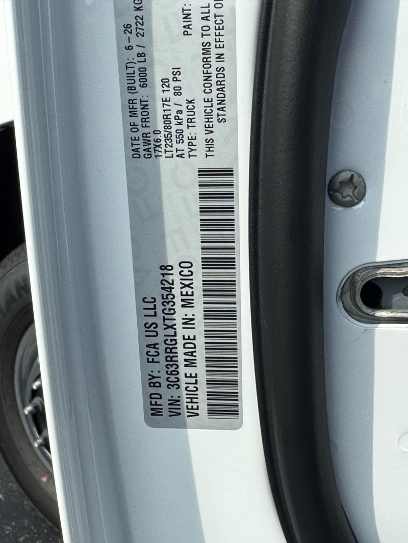 Ram 3500 Vehicle Full-screen Gallery Image 18