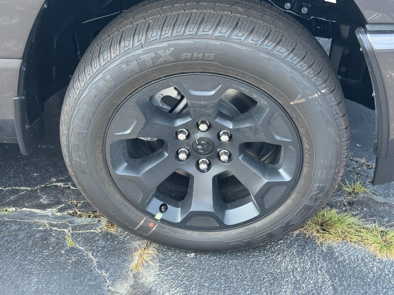 Ram 1500 Vehicle Full-screen Gallery Image 4
