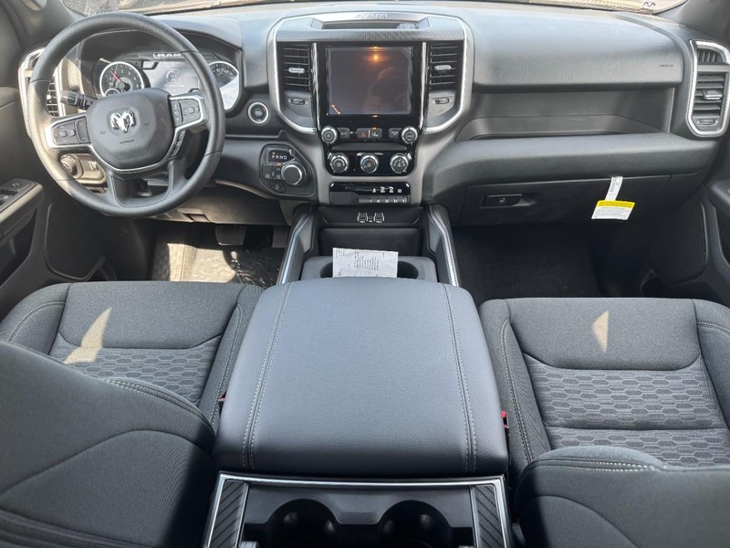 Ram 1500 Vehicle Full-screen Gallery Image 6