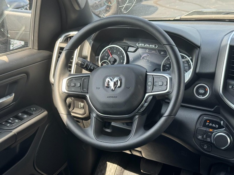 Ram 1500 Vehicle Full-screen Gallery Image 7