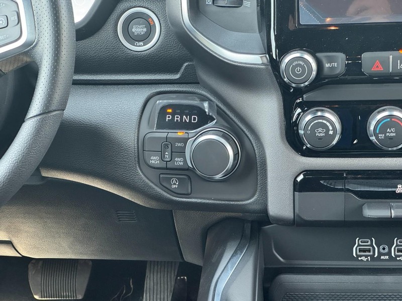 Ram 1500 Vehicle Full-screen Gallery Image 9