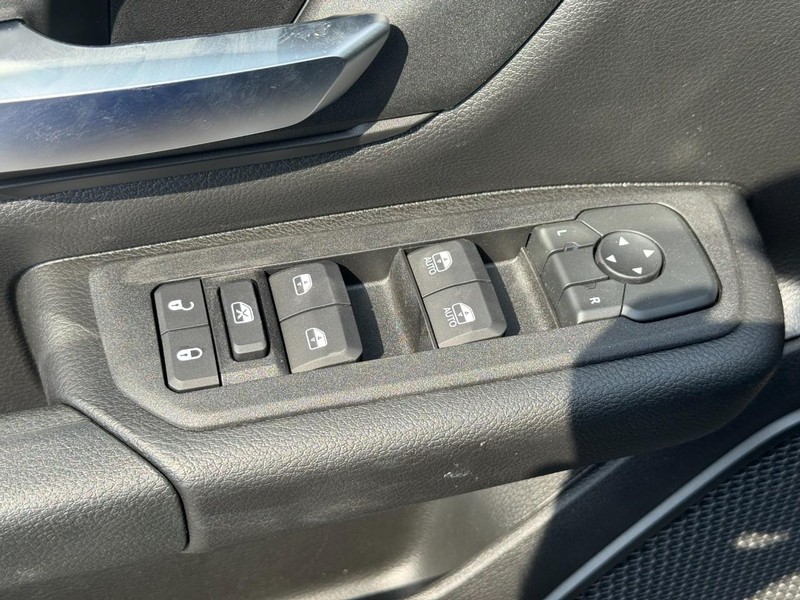 Ram 1500 Vehicle Full-screen Gallery Image 10