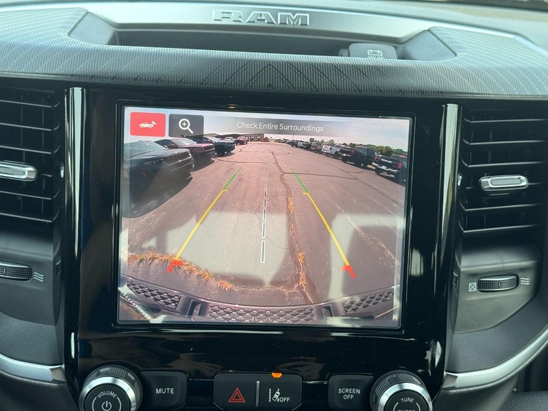 Ram 1500 Vehicle Full-screen Gallery Image 16