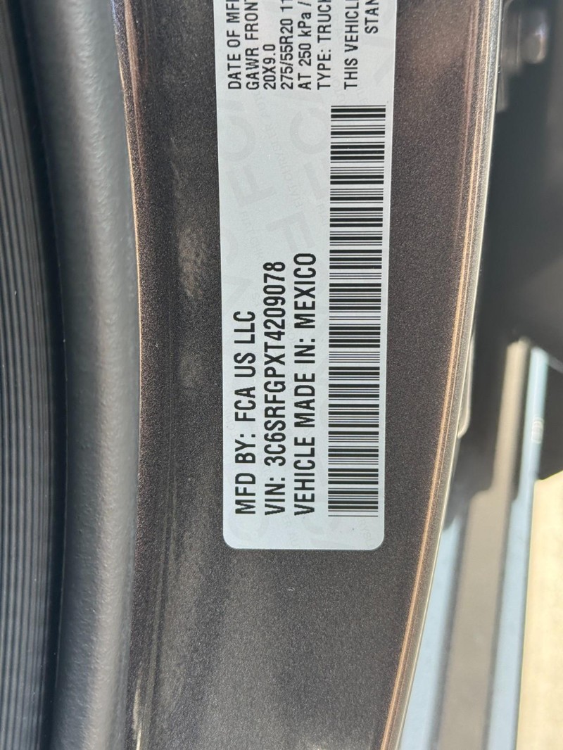 Ram 1500 Vehicle Full-screen Gallery Image 17
