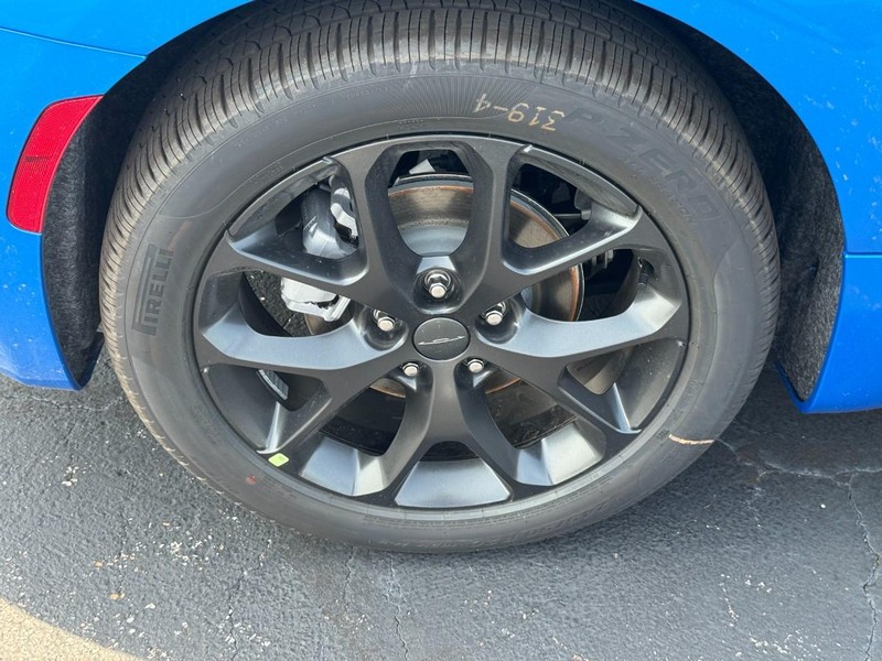 Chrysler Pacifica Vehicle Full-screen Gallery Image 4