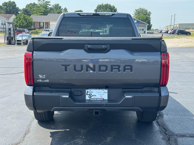 Toyota Tundra 4WD Vehicle Full-screen Gallery Image 4