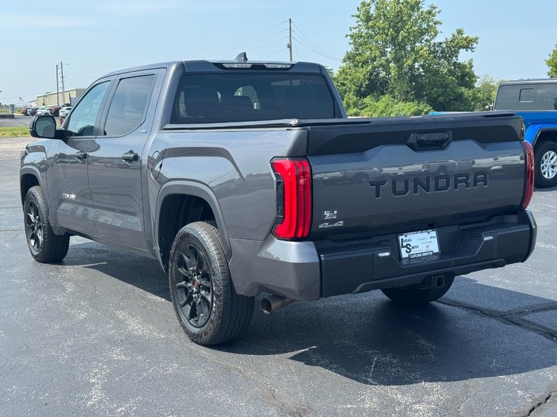 Toyota Tundra 4WD Vehicle Full-screen Gallery Image 6