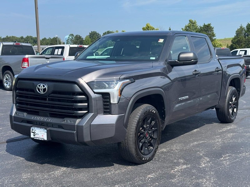 Toyota Tundra 4WD Vehicle Full-screen Gallery Image 7