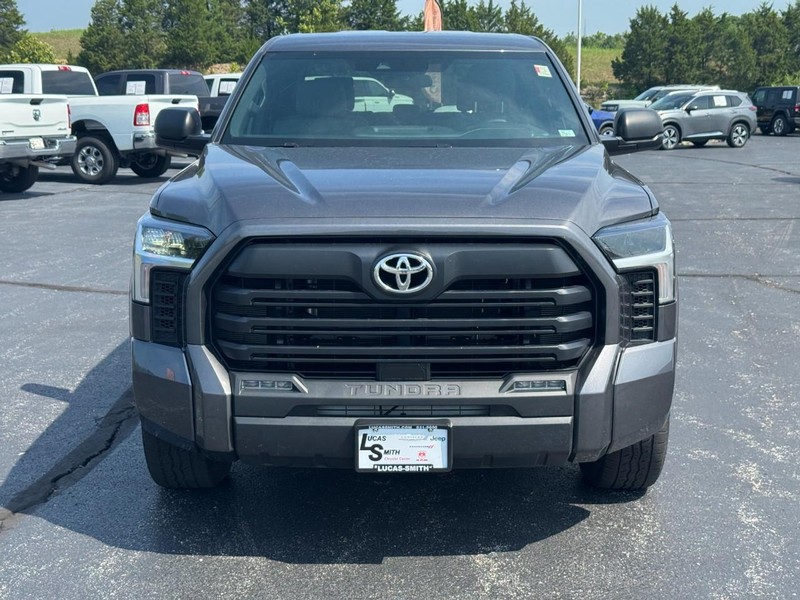 Toyota Tundra 4WD Vehicle Full-screen Gallery Image 8