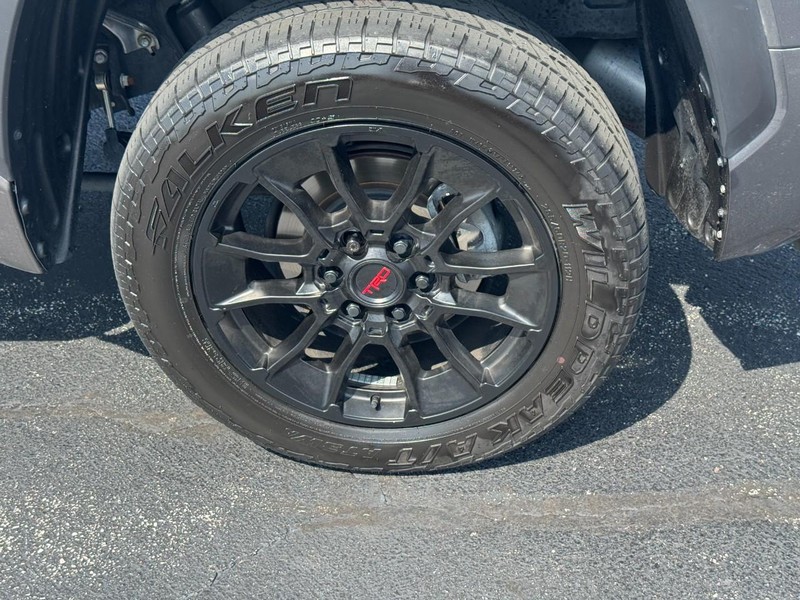 Toyota Tundra 4WD Vehicle Full-screen Gallery Image 9
