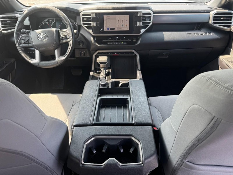 Toyota Tundra 4WD Vehicle Full-screen Gallery Image 12