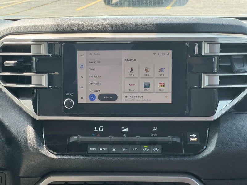 Toyota Tundra 4WD Vehicle Full-screen Gallery Image 14