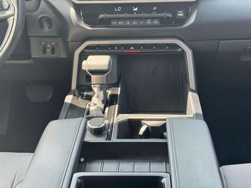 Toyota Tundra 4WD Vehicle Full-screen Gallery Image 15