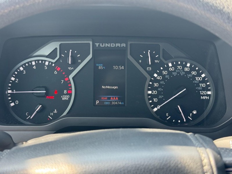 Toyota Tundra 4WD Vehicle Full-screen Gallery Image 21