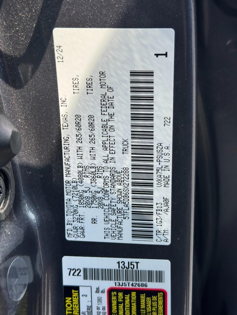 Toyota Tundra 4WD Vehicle Full-screen Gallery Image 24