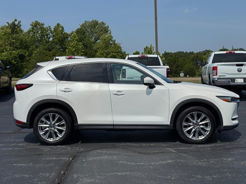 Mazda CX-5 Vehicle Full-screen Gallery Image 2