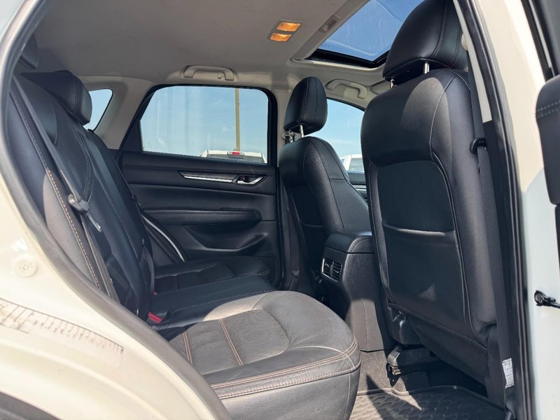 Mazda CX-5 Vehicle Full-screen Gallery Image 11