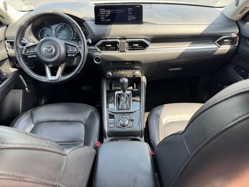 Mazda CX-5 Vehicle Full-screen Gallery Image 12