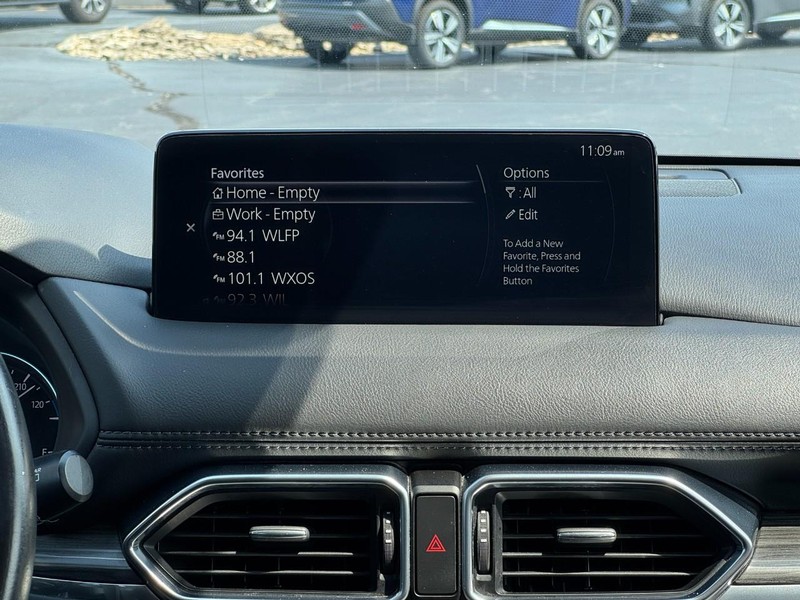 Mazda CX-5 Vehicle Full-screen Gallery Image 14