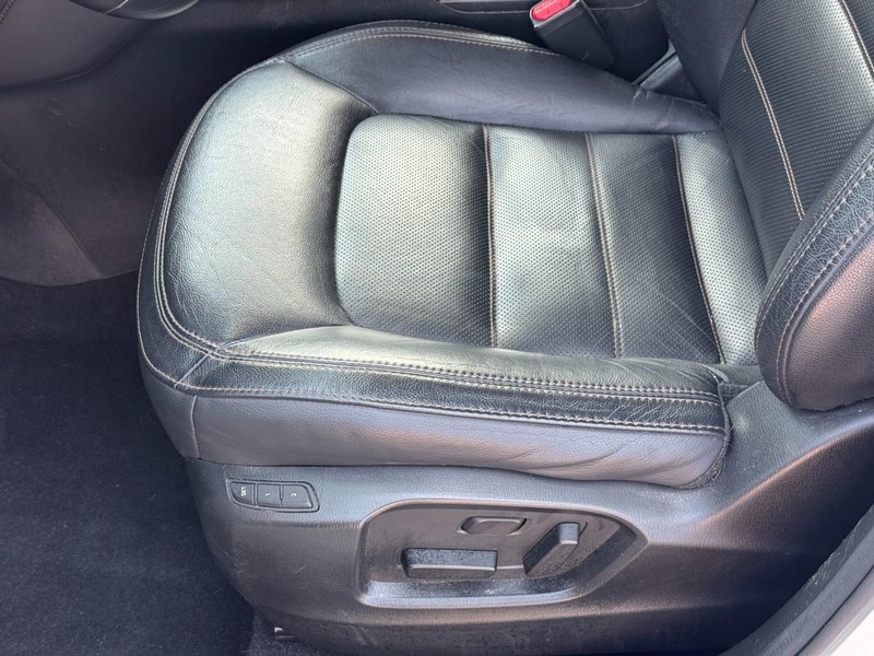 Mazda CX-5 Vehicle Full-screen Gallery Image 17