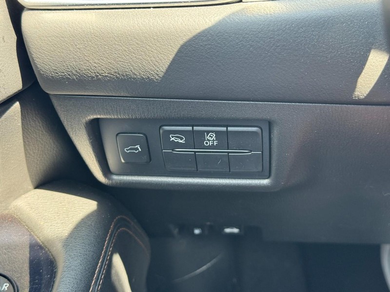 Mazda CX-5 Vehicle Full-screen Gallery Image 18