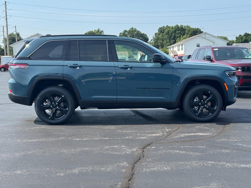 Jeep Grand Cherokee Vehicle Full-screen Gallery Image 2