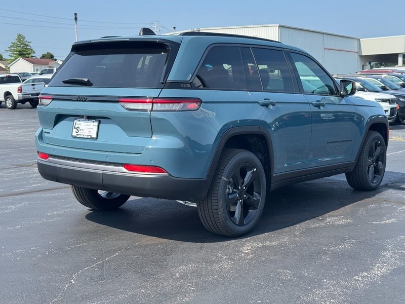 Jeep Grand Cherokee Vehicle Full-screen Gallery Image 3