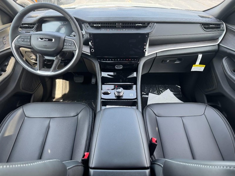 Jeep Grand Cherokee Vehicle Full-screen Gallery Image 7