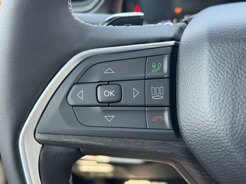 Jeep Grand Cherokee Vehicle Full-screen Gallery Image 15