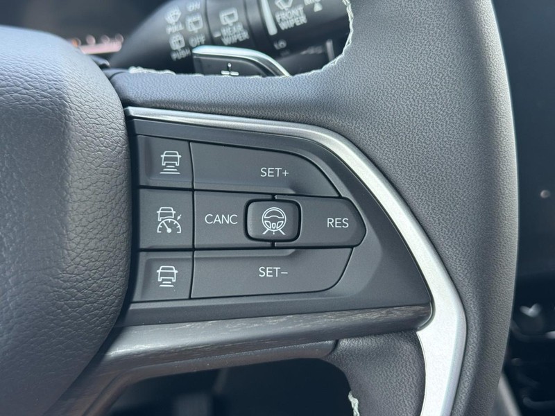 Jeep Grand Cherokee Vehicle Full-screen Gallery Image 16