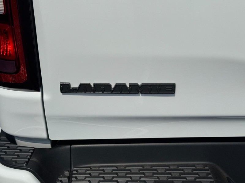 Ram 1500 Vehicle Full-screen Gallery Image 5