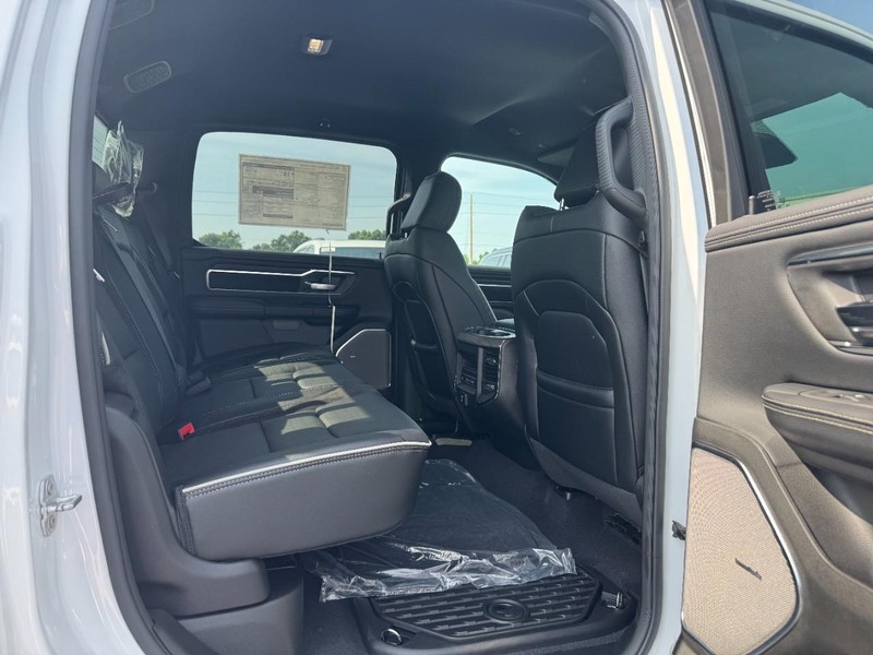 Ram 1500 Vehicle Full-screen Gallery Image 6