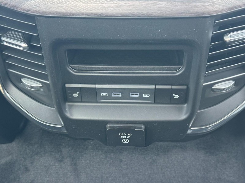 Ram 1500 Vehicle Full-screen Gallery Image 7