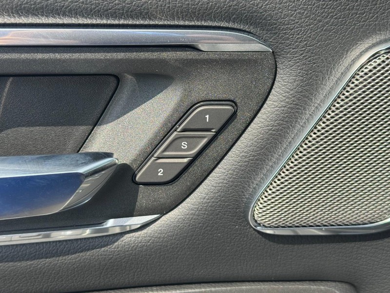 Ram 1500 Vehicle Full-screen Gallery Image 13