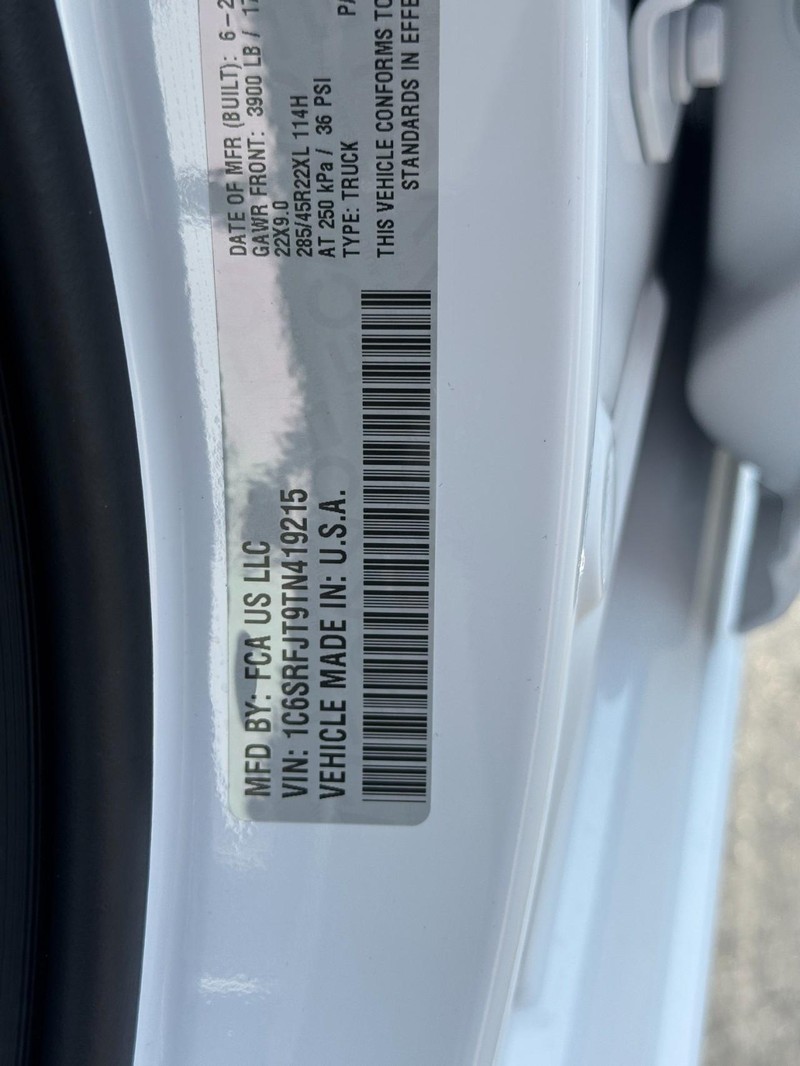 Ram 1500 Vehicle Full-screen Gallery Image 21