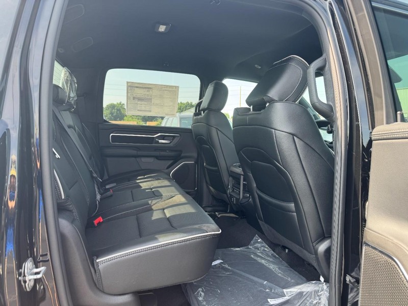 Ram 1500 Vehicle Full-screen Gallery Image 5