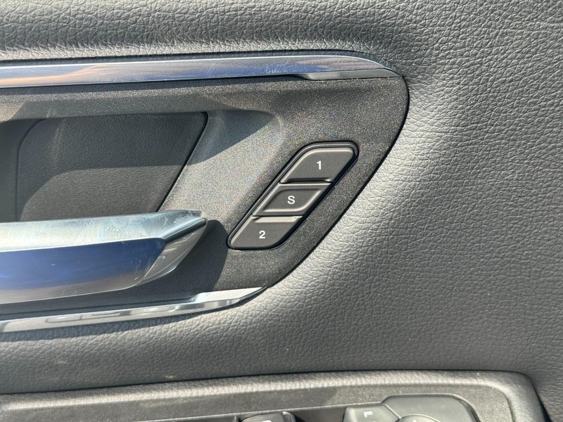 Ram 1500 Vehicle Full-screen Gallery Image 12