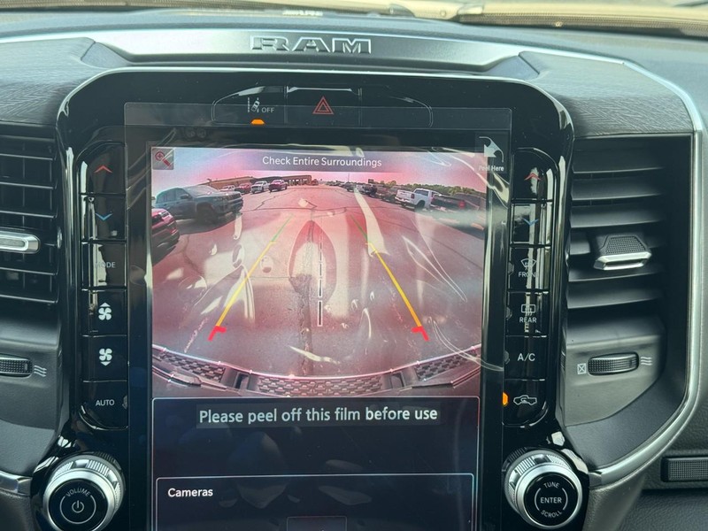 Ram 1500 Vehicle Full-screen Gallery Image 18