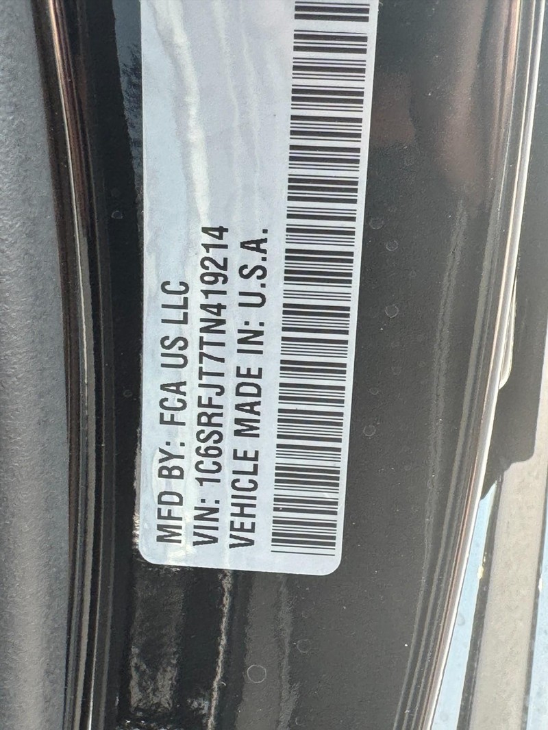 Ram 1500 Vehicle Full-screen Gallery Image 19