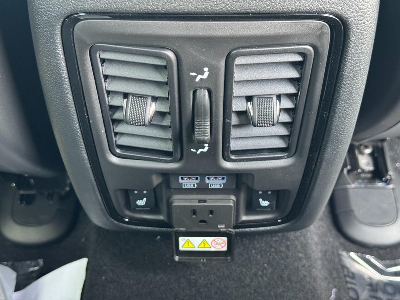 Dodge Durango Vehicle Full-screen Gallery Image 8