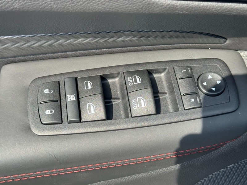 Dodge Durango Vehicle Full-screen Gallery Image 13