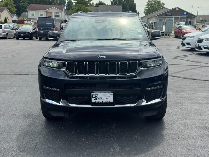 Jeep Grand Cherokee L Vehicle Full-screen Gallery Image 10